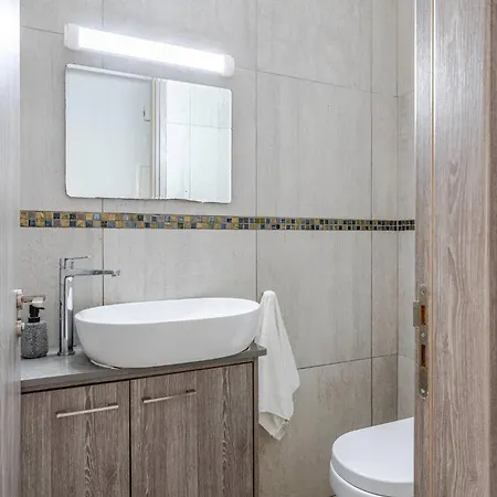 Penthouse Great View Hydromassage Penthouse Hottub Apartamento Limassol