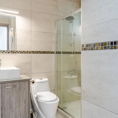 Penthouse Great View Hydromassage Penthouse Hottub * Limassol