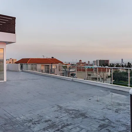 Penthouse Great View Hydromassage Penthouse Hottub Limassol