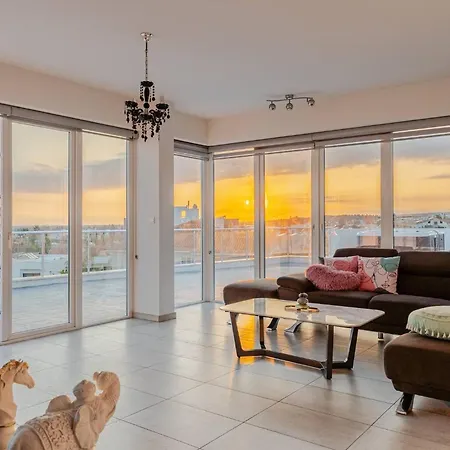 Penthouse Great View Hydromassage Penthouse Hottub Limassol