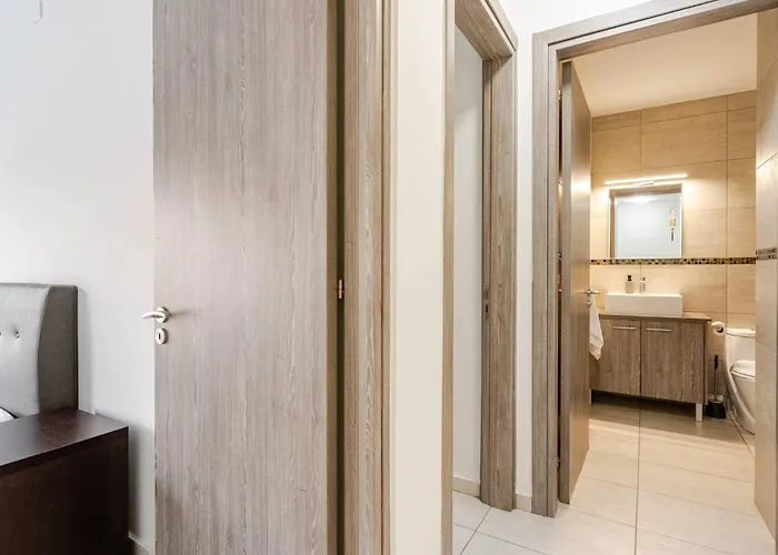 Penthouse Great View Hydromassage Penthouse Hottub Lemesos