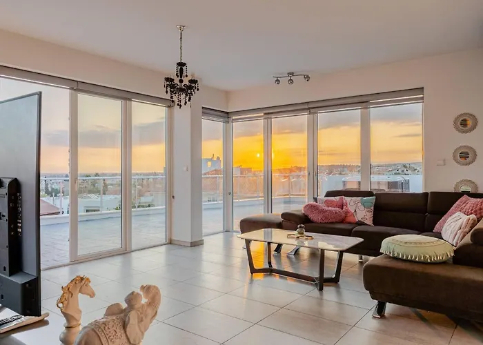 Penthouse Great View Hydromassage Penthouse Hottub Limassol